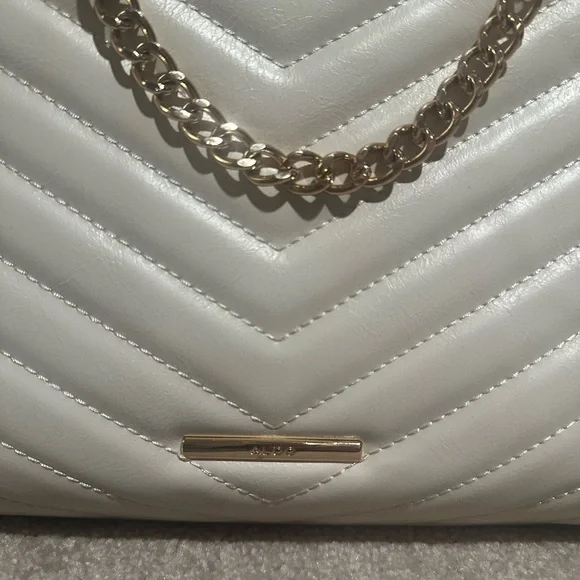 Aldo White and Gold Chain Handbag Purse - Picture 4 of 11